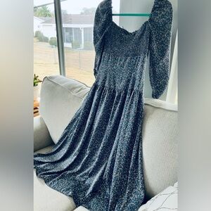 ASTR with tags blue floral puff sleeve sweetheart neck midi dress. Size Small